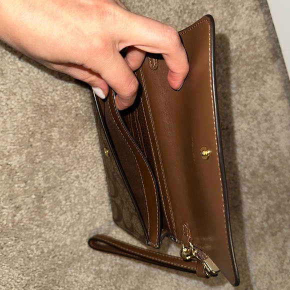 Coach wristlet - Picture 2 of 5